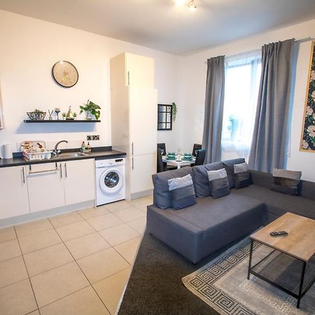 Ideal For Groups - Modern 2 Bedroom Apartment - Free Parking, Transit Links, Close To Stadiums Manchester Exterior photo